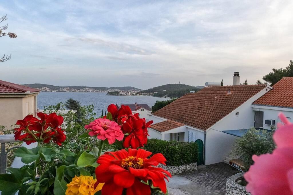 Kn House With Two Apartments Near Sea Rogoznica  Exteriör bild